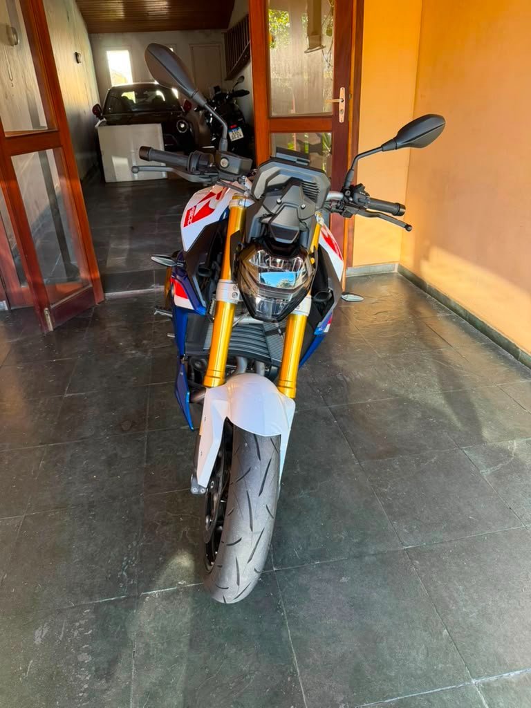 BMW F900R