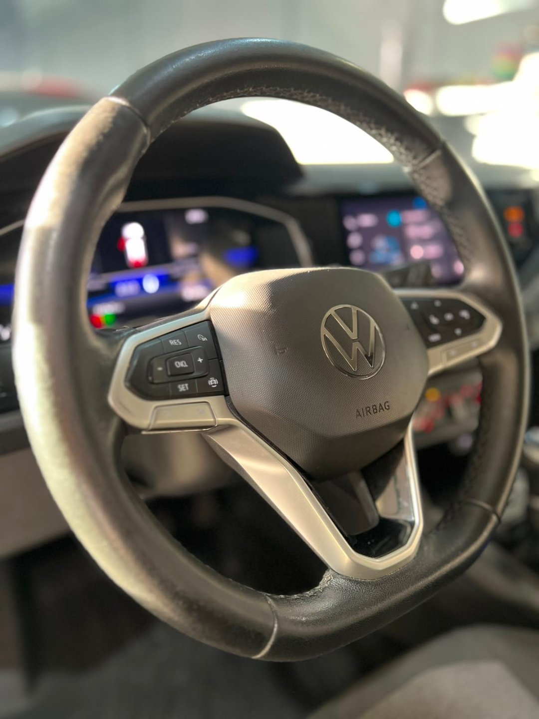 VOLKSWAGEM POLO