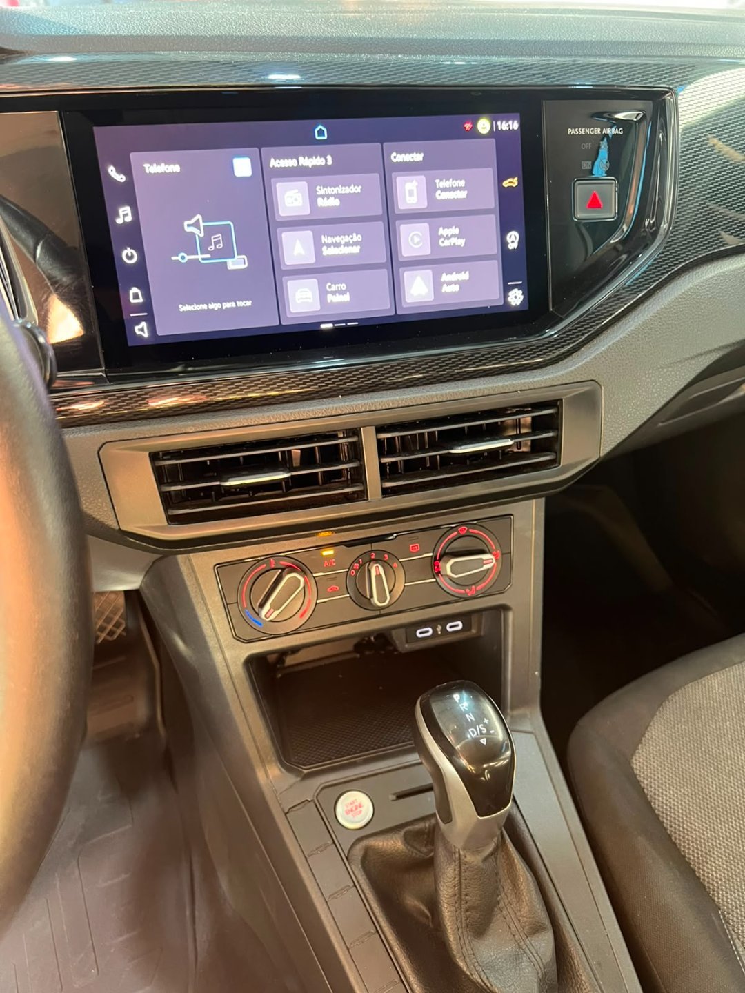 VOLKSWAGEM POLO