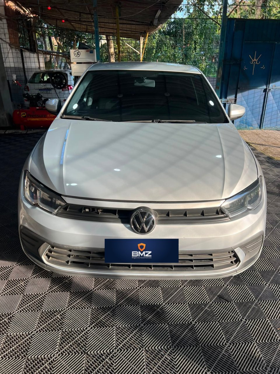 VOLKSWAGEM POLO