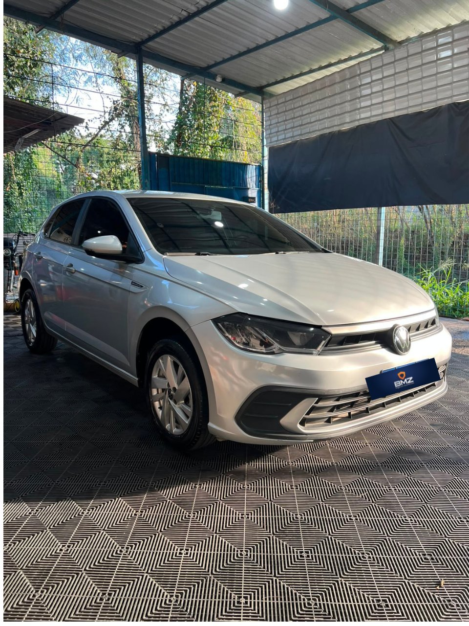 VOLKSWAGEM POLO