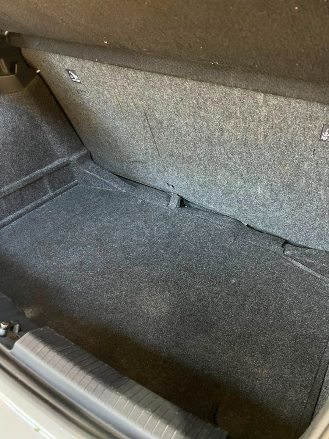 VOLKSWAGEM POLO