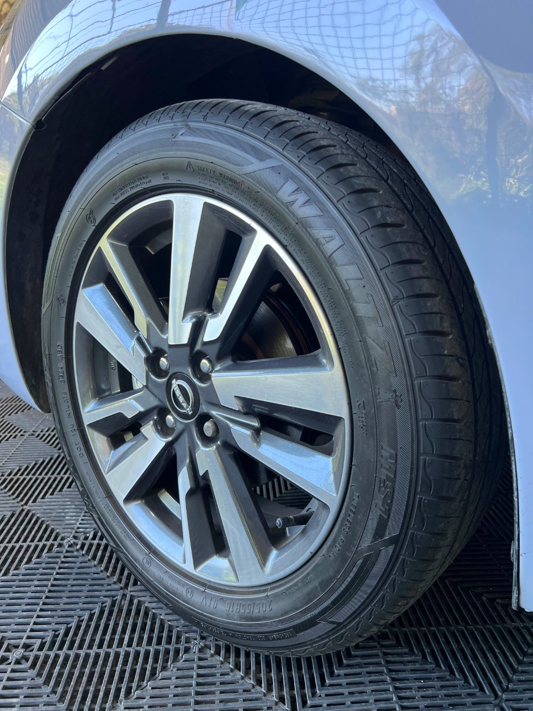NISSAN VERSA