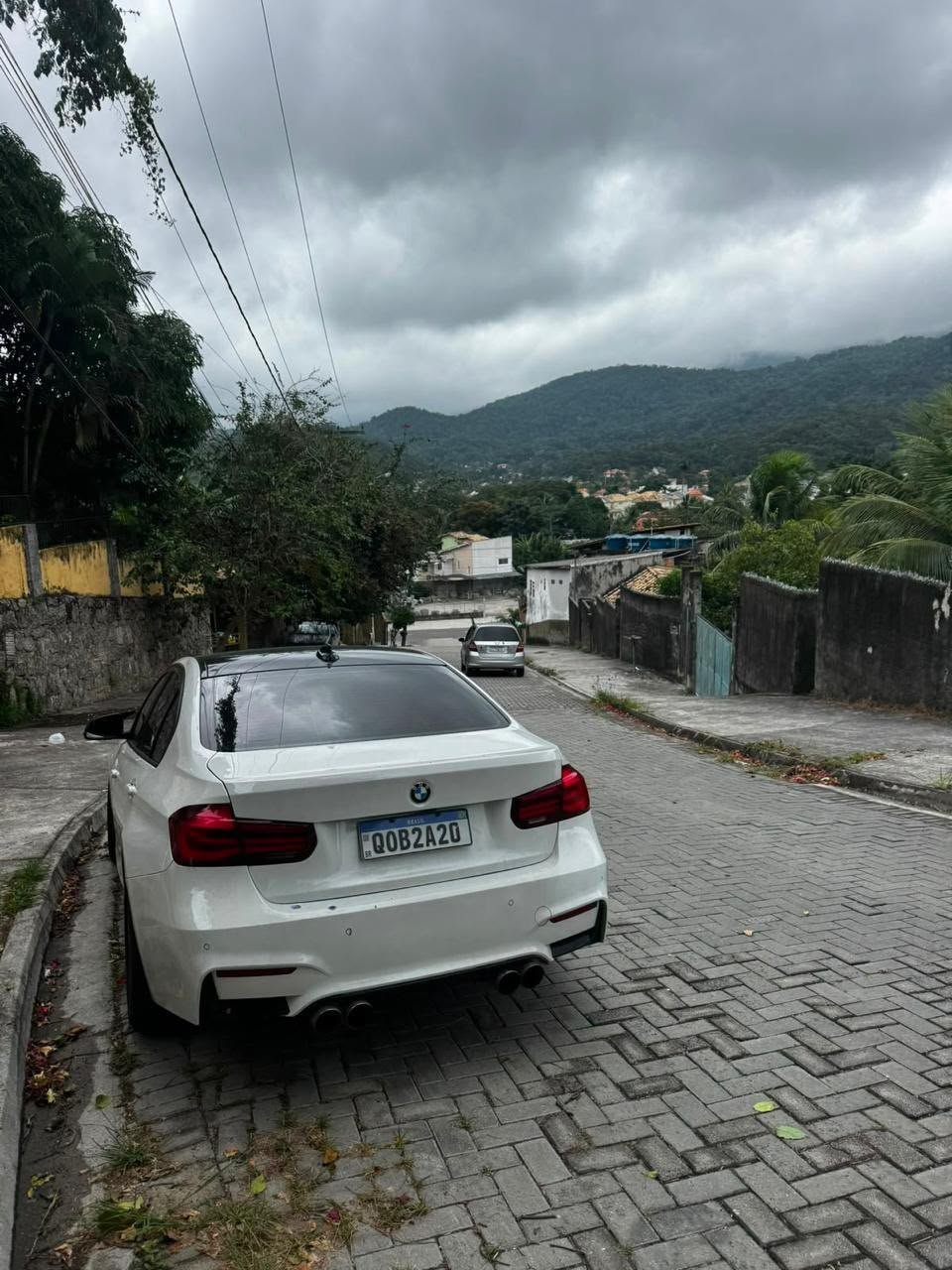 BMW 320i