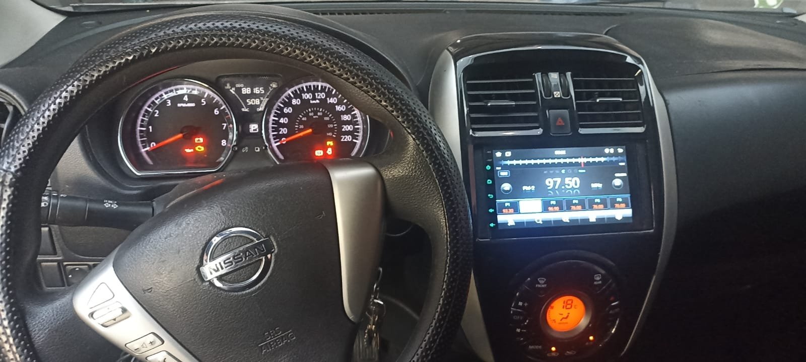 NISSAN VERSA
