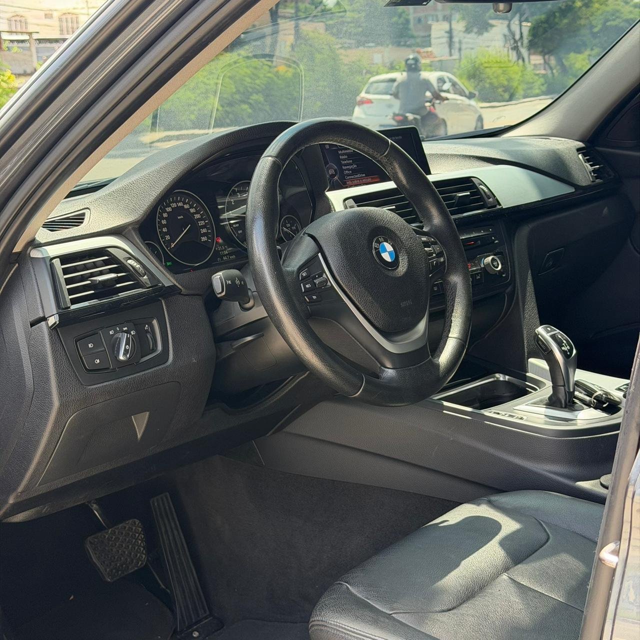 BMW 328i